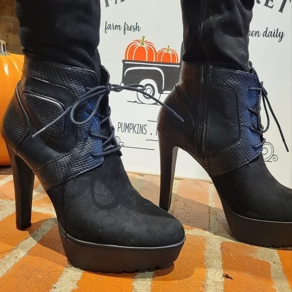 Jlo Vivah Black over the Knee Platform Boots with lace up front Size 7 1/2 M - Picture 11 of 16